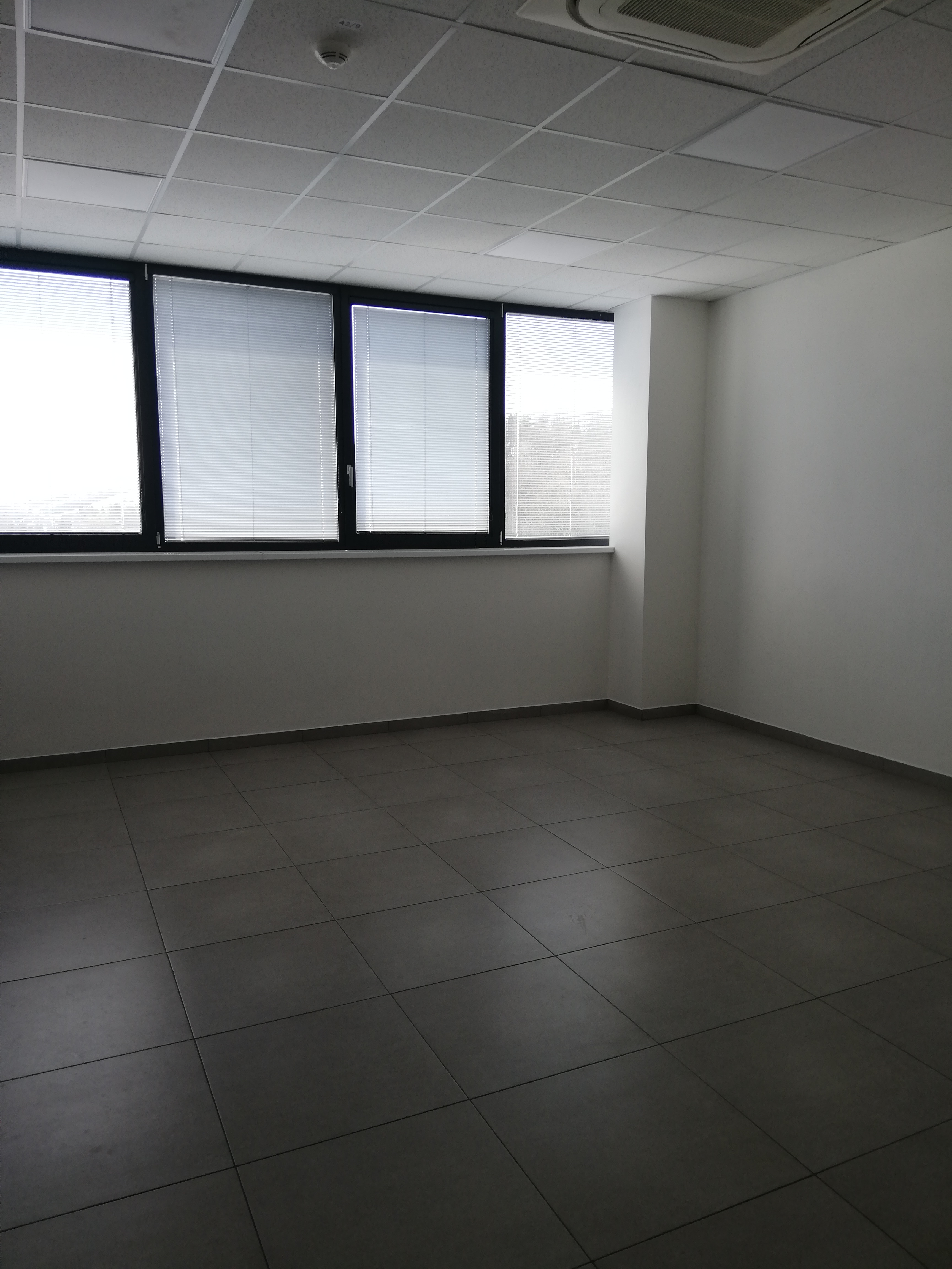 Moderné kancelárske priestory na prenájom s parkovaním, od 39-520 m2, Žilina okrajová časť.
