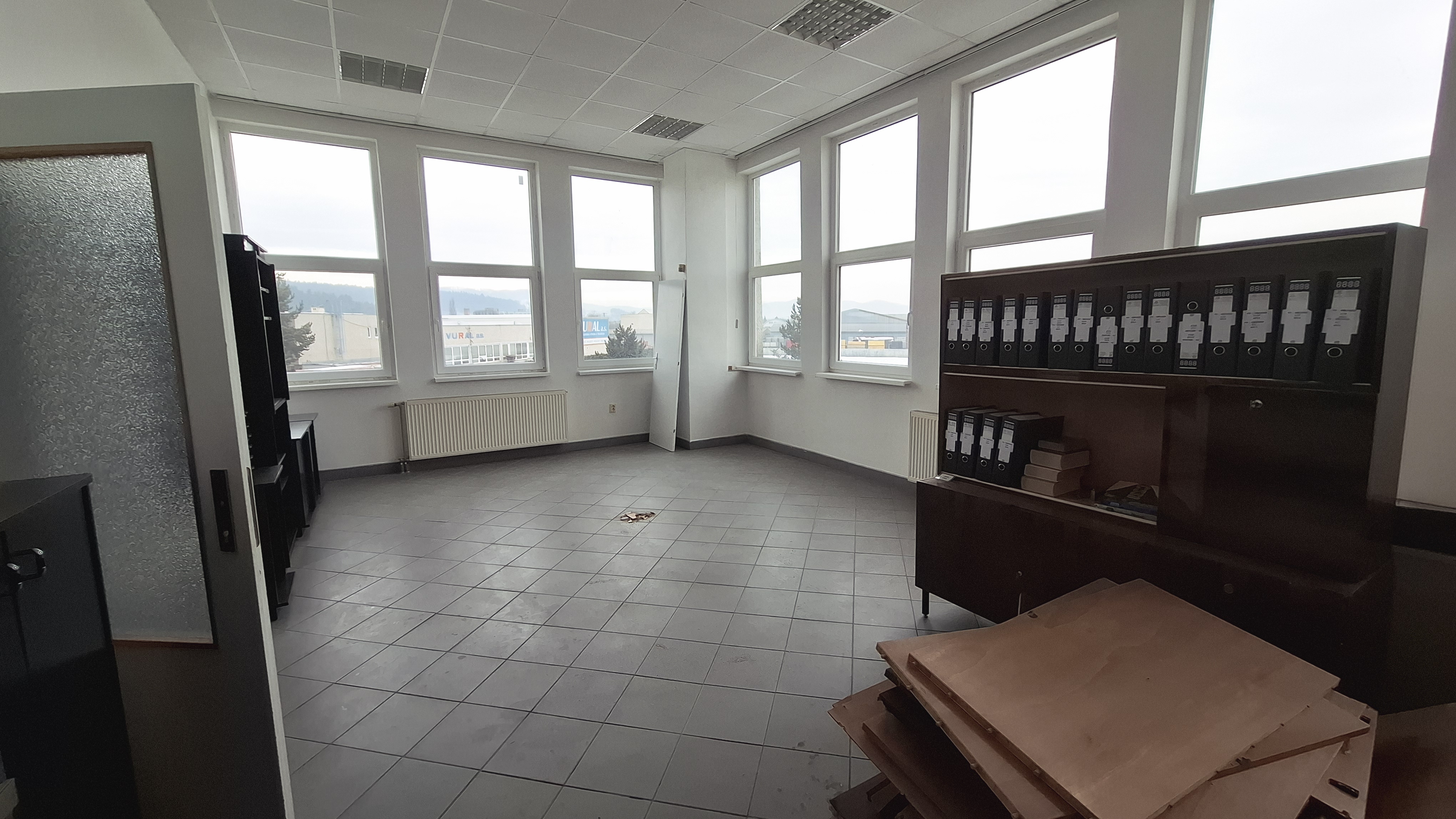 Na prenájom priestranné kancelárske priestory, ul. Štrková v Žiline, 200m2. Na prenájom priestranné kancelárske priestory, ul. Štrková v Žiline, 200m2.