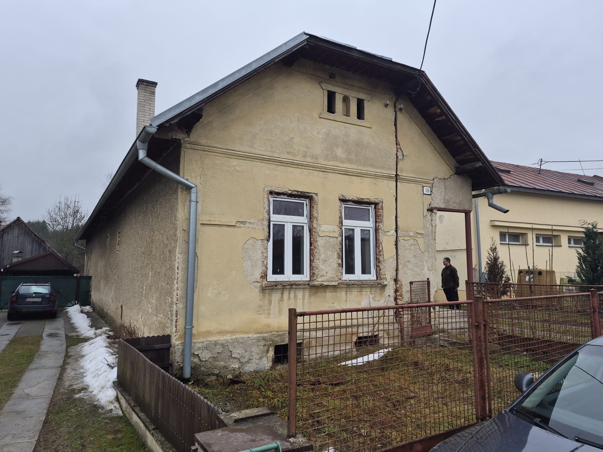 Na predaj rodinný dom v Kamennej Porube – pozemok 832 m², všetky siete.