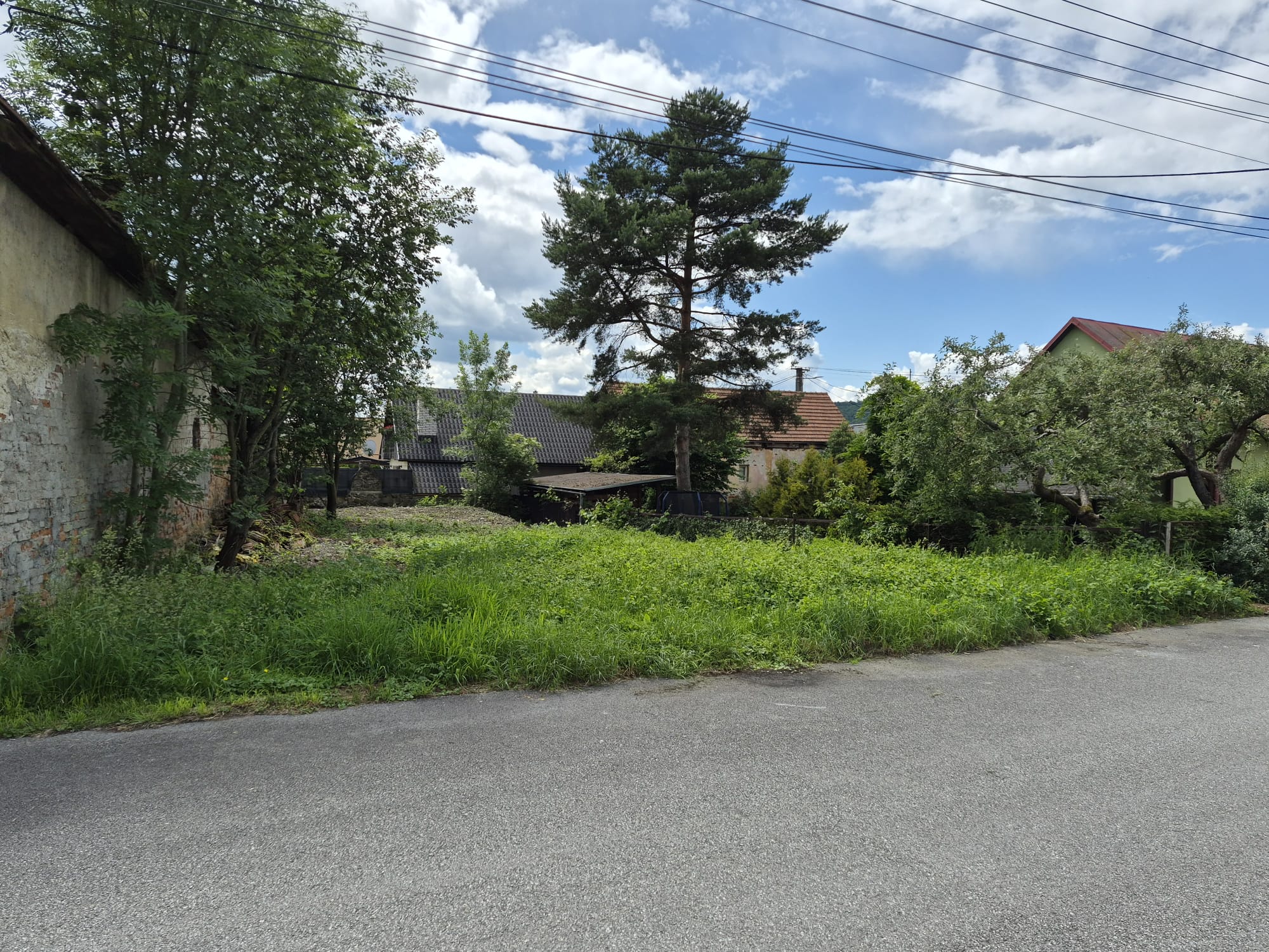Na predaj pozemok 347 m² v intraviláne obce Horný Hričov.